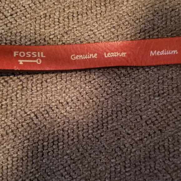 Bow Detail Adjustable Leather Fossil Belt - Picture 4 of 6